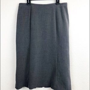 Worthington Charqoal career pencil skirt. Size 6.